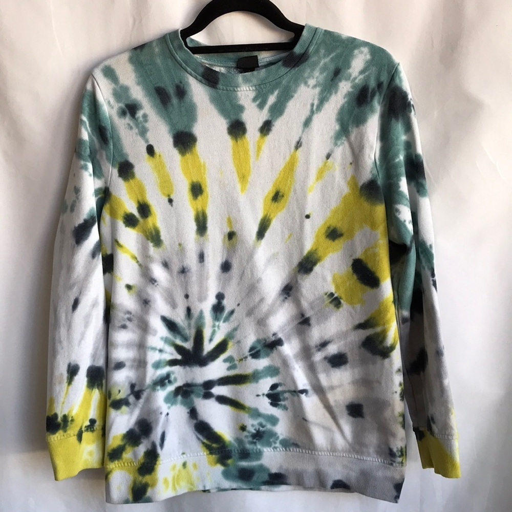 Art Class tie dye white, green, yellow sweatshirt